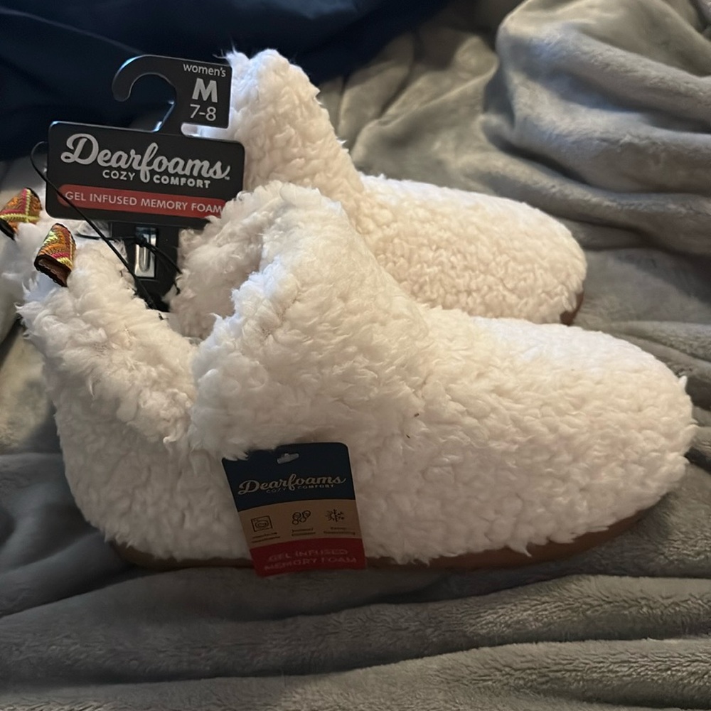 Women’s slippers - size 7/8
